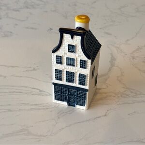 KLM #23 Blue Delft House by BOLS